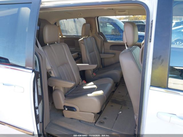 Chrysler Town & Country Touring Image 3