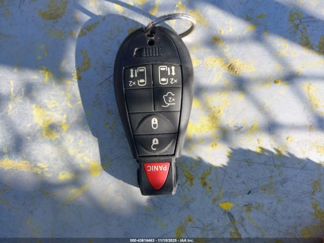 Chrysler Town & Country Touring Image 5