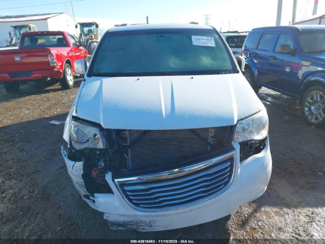 Chrysler Town & Country Touring Image 8