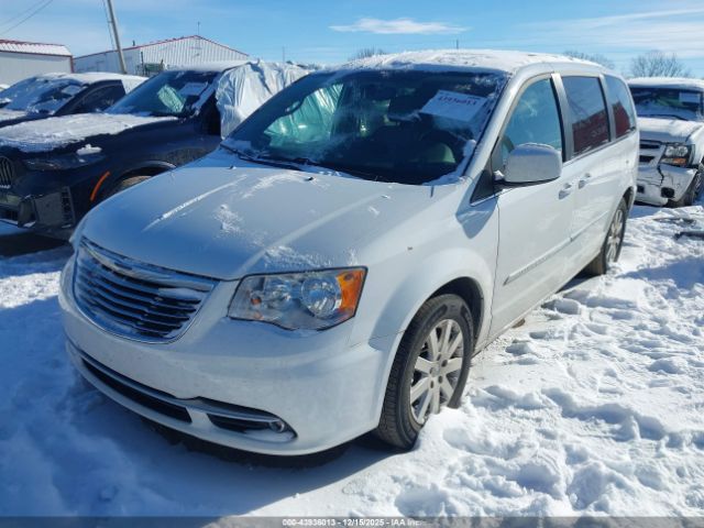 Chrysler Town & Country Touring Image 5