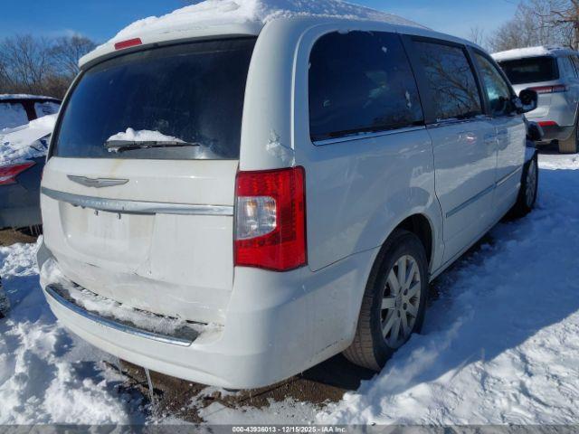 Chrysler Town & Country Touring Image 7