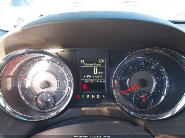 Chrysler Town & Country Touring Image 10