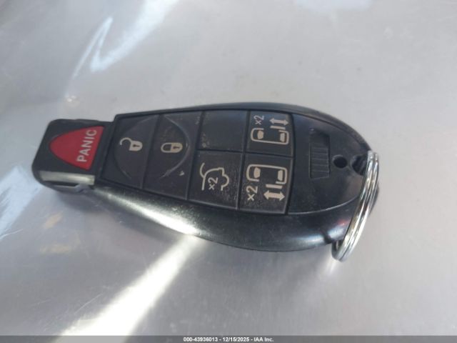 Chrysler Town & Country Touring Image 11