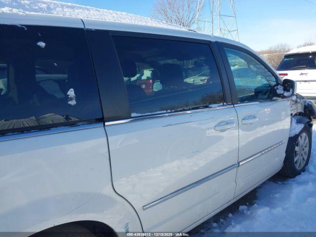 Chrysler Town & Country Touring Image 14