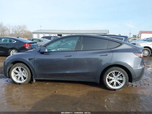 Tesla Model Y Image 18