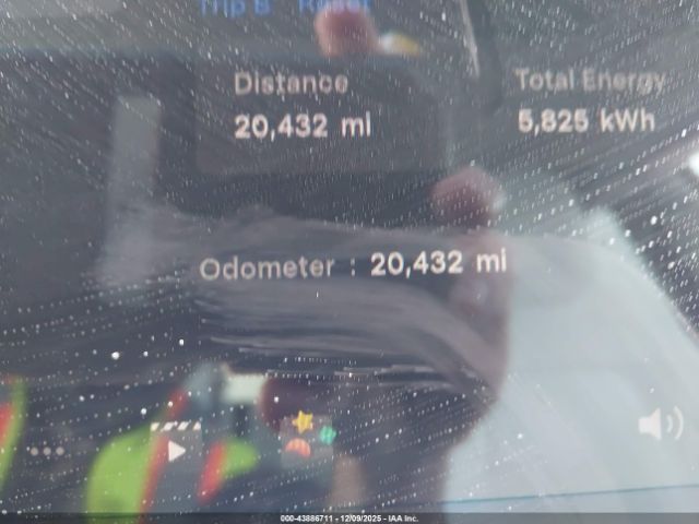 Tesla Model Y Image 13