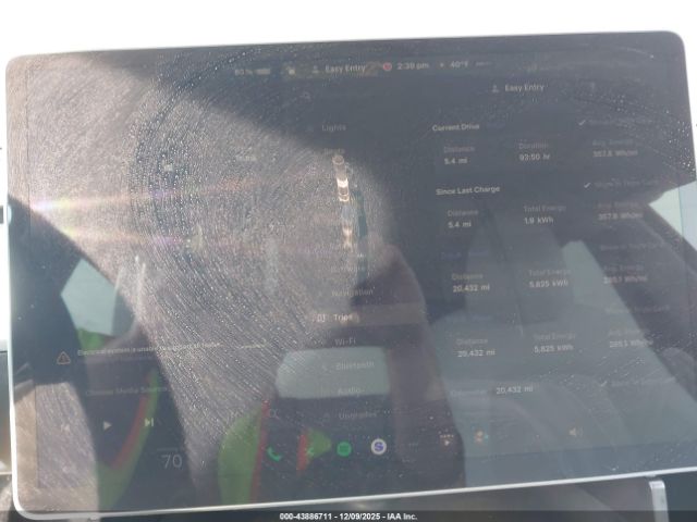 Tesla Model Y Image 16