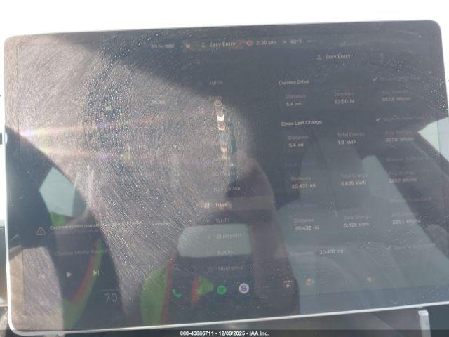 Tesla Model Y Image 16