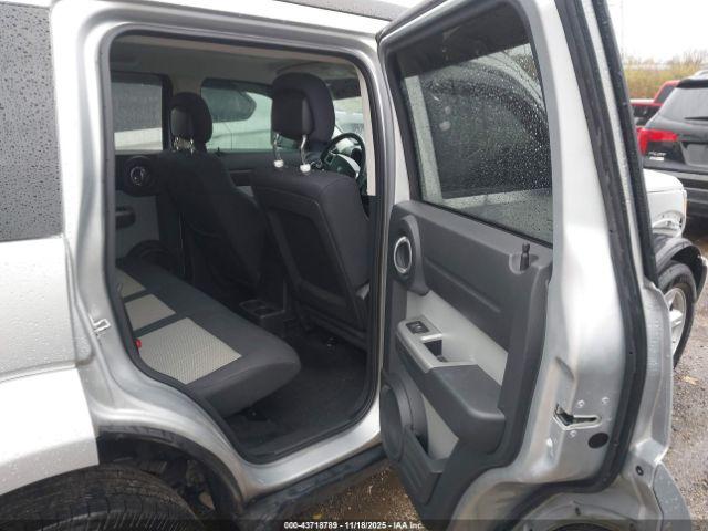 Dodge Nitro Sxt Image 2