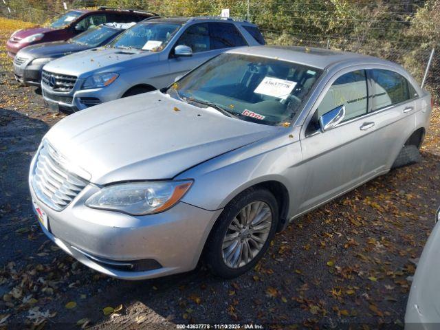 Chrysler 200 Limited Image 4