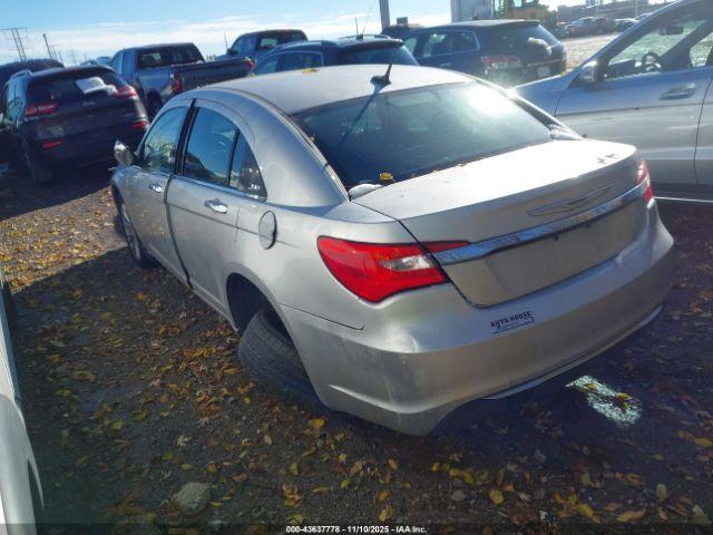 Chrysler 200 Limited Image 3