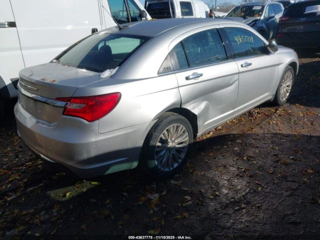Chrysler 200 Limited Image 2