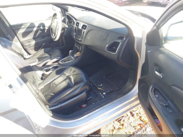 Chrysler 200 Limited Image 5