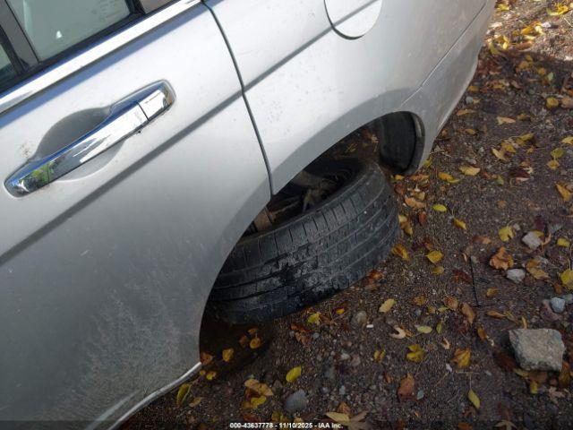 Chrysler 200 Limited Image 14