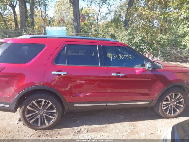 Ford Explorer Platinum Image 13