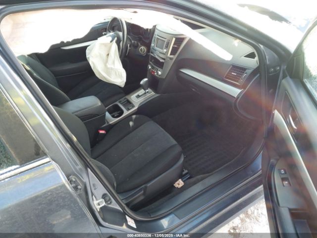 Subaru Legacy 2.5i Premium Image 4