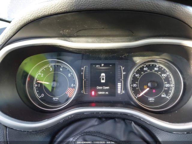 Jeep Cherokee Sport Image 13