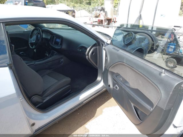 Dodge Challenger Sxt Image 7