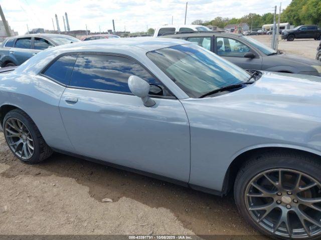 Dodge Challenger Sxt Image 12