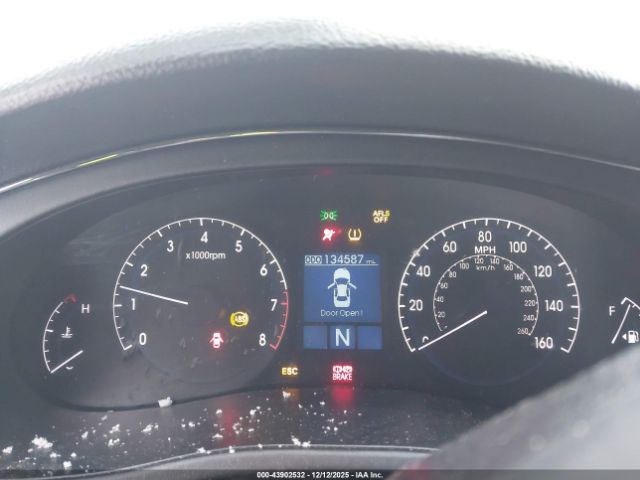 Hyundai Genesis 3.8 Image 3