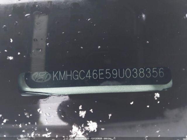 Hyundai Genesis 3.8 Image 14