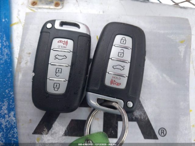 Hyundai Genesis 3.8 Image 9