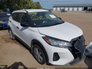  Salvage Nissan Kicks