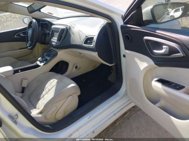 Chrysler 200 Limited Image 14