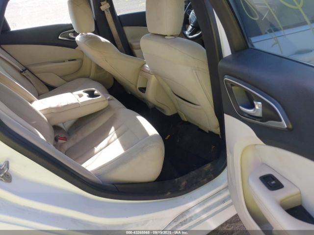 Chrysler 200 Limited Image 4