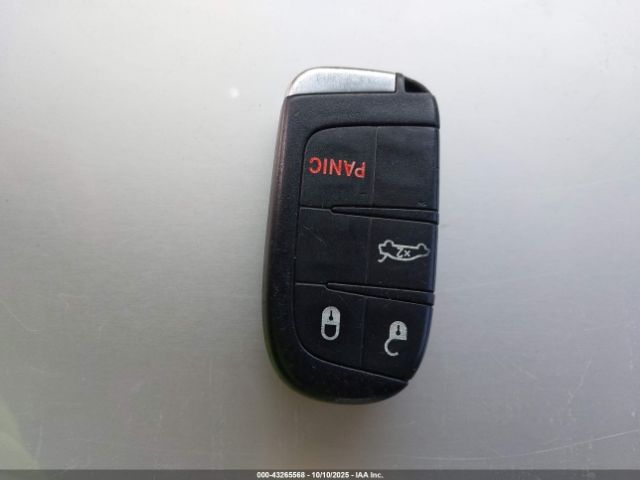 Chrysler 200 Limited Image 2