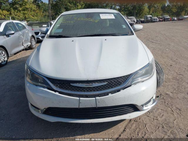 Chrysler 200 Limited Image 12