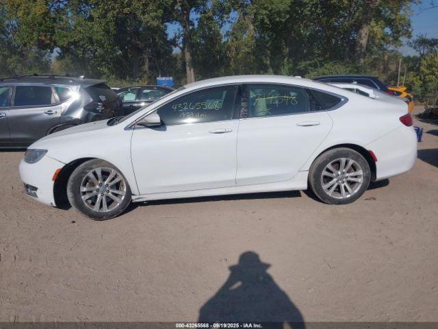 Chrysler 200 Limited Image 10