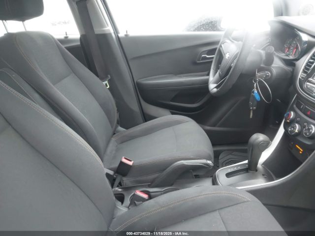 Chevrolet Trax Ls Image 3