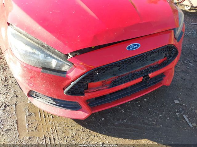 Ford Focus St Image 8