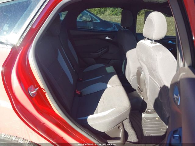 Ford Focus St Image 11