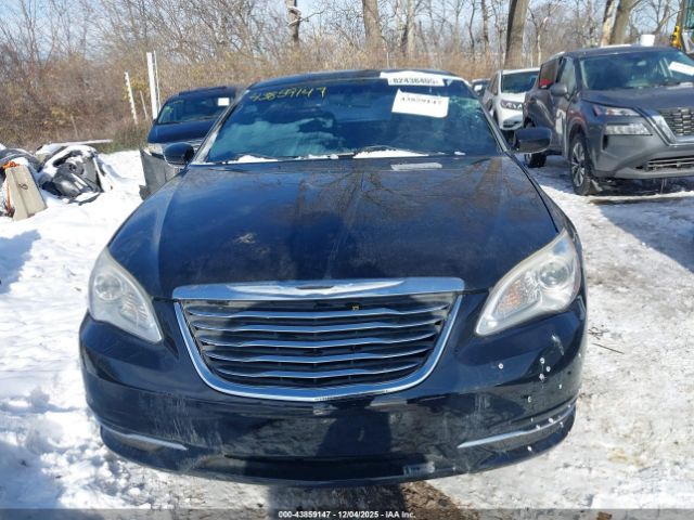 Chrysler 200 Touring Image 9