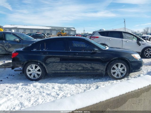 Chrysler 200 Touring Image 6