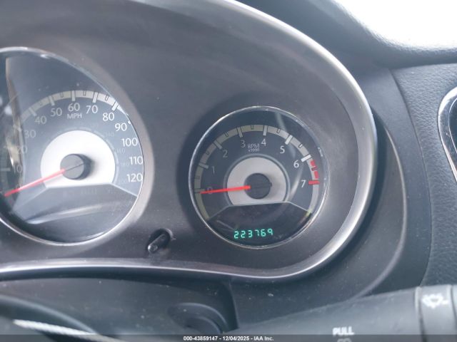 Chrysler 200 Touring Image 10