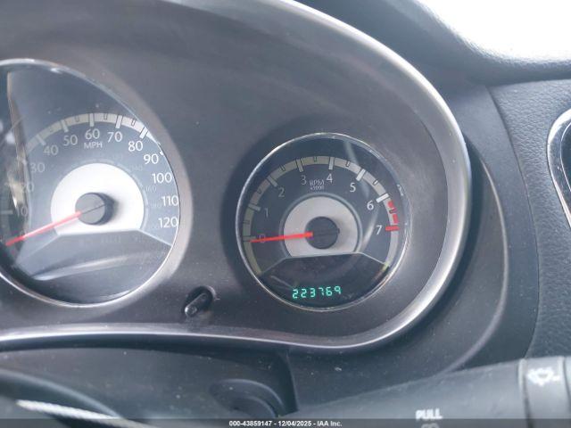 Chrysler 200 Touring Image 10