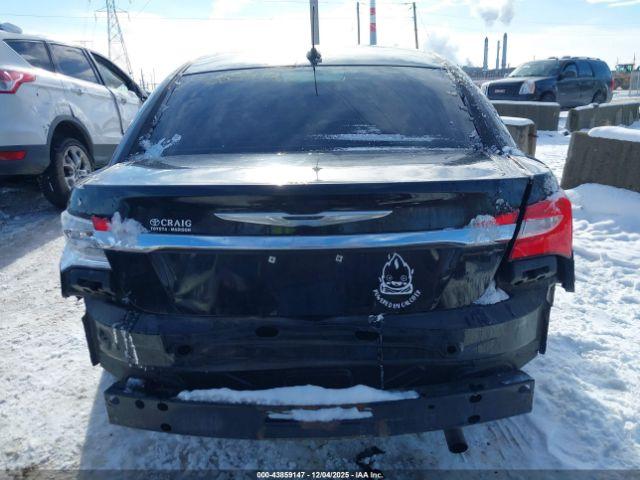 Chrysler 200 Touring Image 12