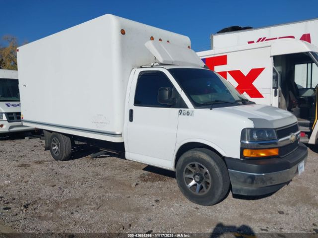 Chevrolet Express 4500 Van Image 1