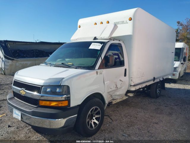 Chevrolet Express 4500 Van Image 7
