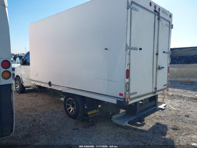 Chevrolet Express 4500 Van Image 5