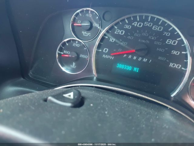 Chevrolet Express 4500 Van Image 6