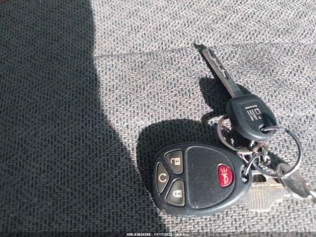 Chevrolet Express 4500 Van Image 9