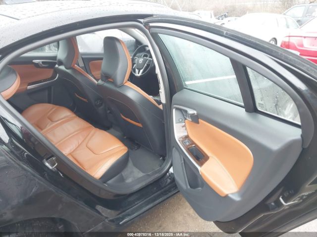 Volvo S60 Image 12