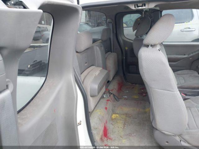 Nissan Frontier S Image 2