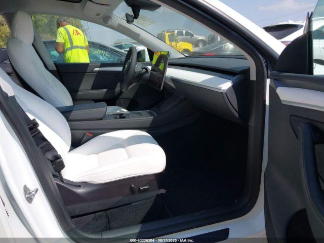 Tesla Model Y Image 4