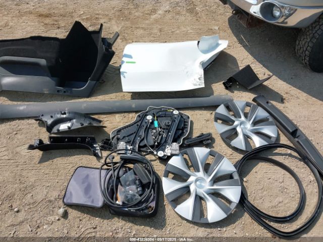 Tesla Model Y Image 19