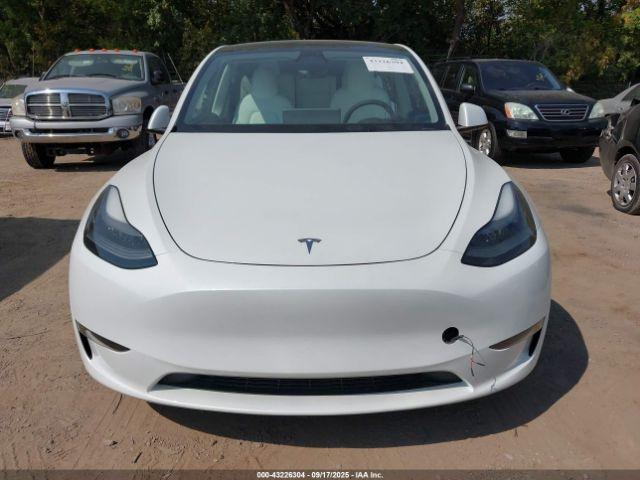 Tesla Model Y Image 16